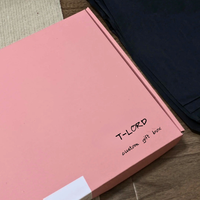 Umweltfreundliche Luxus-Versandbox aus recyceltem Wellpappe in Rosa für den Versand von Geschirr