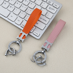 H thương hiệu Vải Thiều-Mô hình da Kim Cương-Studded thư xe Keychain với kim cương mùa xuân vòng, vài túi quyến rũ Móc chìa khóa - Product Image 4