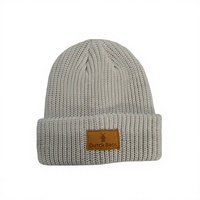 Bonnet unisexe classique en tricot acrylique avec revers côtelé et patch en cuir personnalisé, couleur moutarde