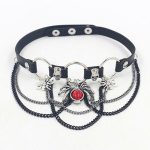 Collier ras du <span class=keywords><strong>cou</strong></span> gothique vintage punk en cuir PU noir avec clous et rivets en forme <span class=keywords><strong>de</strong></span> cœur, collier <span class=keywords><strong>de</strong></span> motard avec pointes réglable - Product Image 1