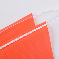 Drapeaux triangulaires orange en toile maillée PVC personnalisés avec banderoles en ficelle et banderoles de sécurité réfléchissantes