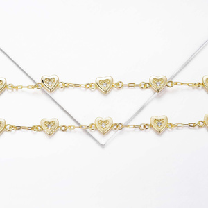 Bracelet en or 14 carats avec pendentif cœur pour femme, 5 pendentifs cœur finition brossée avec pierres CZ, chaîne délicate, fermoir mousqueton réglable - Product Image 4