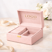 Boîtes à parfum rigides carrées magnétiques de luxe de 2 mm avec ruban, finition mate, logo personnalisé, design artisanal, carton recyclé, UV