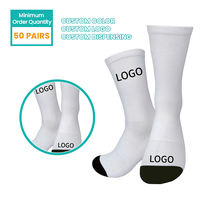 Chaussettes blanches en coton et polyester avec logo personnalisé pour l'école Chaussettes blanches d'équipage en jacquard brodé par sublimation