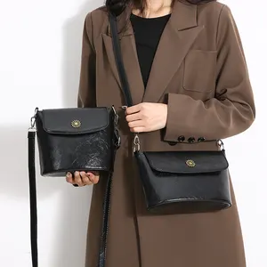 Tas selempang kulit Retro desain Niche terbaru tas Crossbody sentuhan Premium tas tangan Fashion dekorasi wanita tas Flap Vintage portabel