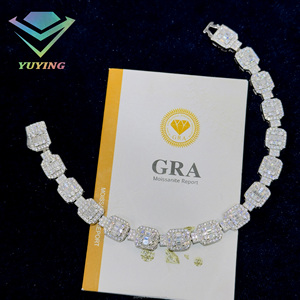 กำไลข้อมือแฟชั่นแบบ unisex  ประดับเพชร VVS มอยส์ซาไนต์  ทรงบาแกตต์  พร้อมใบรับรอง GRA  เงินแท้ 925 ชุบทอง 18K  ผ่านการทดสอบเพชร - Product Image 6
