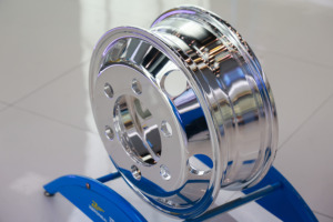 ล้ออลูมิเนียมรถบรรทุก9.0X22 5นิ้ววัสดุอลูมิเนียมสีแดง - Product Image 5