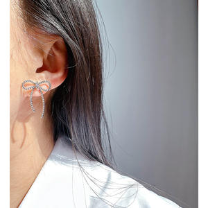 ต่างหูโซ่ทองเหลืองรูปโบว์ชุบทองสำหรับผู้หญิง - Product Image 2