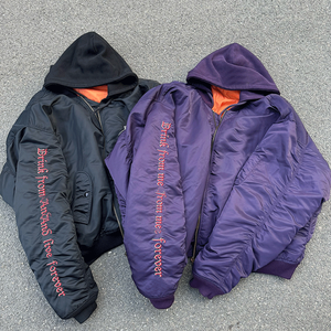 سترة رجالية مبطنة مخصصة بتطريز جرافيك، سميكة وكبيرة الحجم، على طراز طيار، قابلة للعكس ومقاومة للرياح - Product Image 1