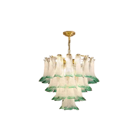 Lustre en verre de Murano fait à la main en forme de pétale pour escalier, restaurant, chambre à coucher dans un design de luxe vintage du milieu du siècle