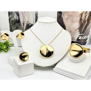 Conjunto de Joyería de Diseño en Acero Inoxidable para Mujer, Proveedor de Joyería, Traje de Joyería 4 en <span class=keywords><strong>1</strong></span>: Collar, Pulsera, Brazaletes, Aretes y Anillos - Product Image 3