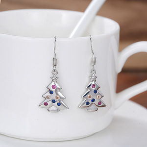 Eleganti Orecchini a Perno a Forma di Albero di Natale con Incastonature Metalliche Scintillanti, Gioielli da Donna alla Moda per le Feste e l'Uso Quotidiano, Idea Regalo - Product Image 5