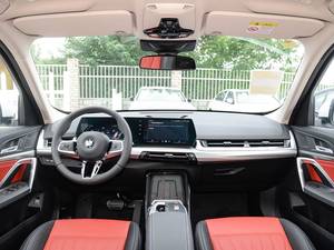 BMW X1 2025 Usata, SUV a Benzina Turbo, Cambio Automatico, Cruise Control Adattivo, Guida a Sinistra, Luci LED, Tetto Apribile, 5 Posti, Schermo Touch - Product Image 4