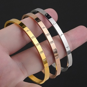 Brazalete Personalizado, Pulseras Económicas de Acero Inoxidable, Brazaletes para Mujer, Joyería de Oro Rosa, Regalo para el Día de San Valentín - Product Image 1