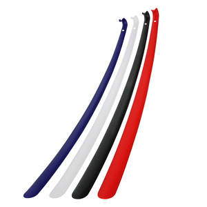 Chausse-pied courbé Yinste 70 cm en plastique avec crochet pour un enfouissement facile des chaussures - Product Image 5