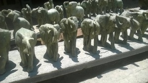 Maschera Etnica Africana Mrutu Intagliata a Mano in Legno Naturale per Decorazione Casa e Hotel - Product Image 4