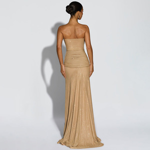Vestido de noche sin tirantes, de un solo hombro, ajustado, con capas transparentes y recortes, largo, negro, para mujer. - Product Image 4