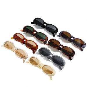 Gafas de Sol Retro de Moda 2025 para Hombre y Mujer, con Remaches, Estilo Punk, Protección UV400, Montura Pequeña Ovalada con Diseño de Leopardo - Product Image 4