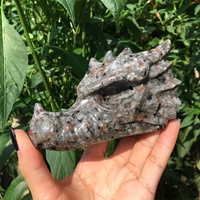 Prix de gros naturel Yooperlite UV réactif pierres précieuses cristal tête de dragon crânes sculpture