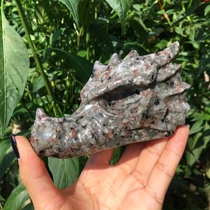 Precio al por mayor Natural Yooperlite UV Reactive Gemstone Crystal Dragon Head Skulls Tallado - Product Image 2