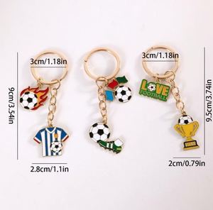 Llaveros de Aleación de Zinc Estilo Caricatura para Eventos Deportivos y Aficionados al Fútbol - Regalo Promocional con Adorno de Balón de Fútbol - Product Image 1