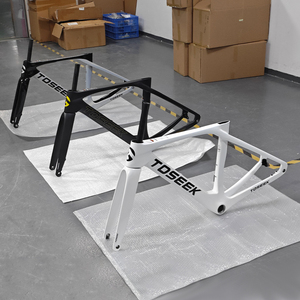 <span class=keywords><strong>Cadre</strong></span> de vélo de route en carbone léger personnalisé en usine, axe traversant BBT47, passage interne des câbles, <span class=keywords><strong>cadre</strong></span> de vélo de <span class=keywords><strong>course</strong></span> durable - Product Image 3