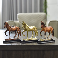 Figurine d'art nordique moderne en résine époxy sculptée sur mesure, ornement poney de luxe, décoration de maison pour les fêtes, objet de collection
