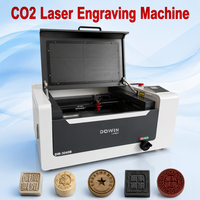 Machine de gravure et de découpe au laser CO2 de bureau miniature 3040 avec refroidissement par eau pour tampon en caoutchouc