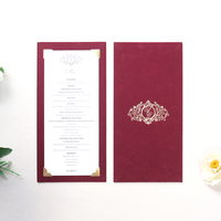 Klassische Burgunderrote Samt-Hochzeitsmenüs im Restaurant-Stil mit Goldfolienprägung Logo Goldene Umschläge für Hochzeitsfeier