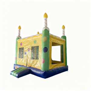 Château gonflable sur le thème du gâteau d'anniversaire pour enfants, idéal pour les fêtes et événements en extérieur - Product Image 3
