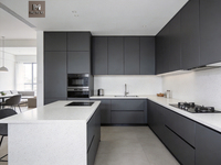 Ensemble de meubles de cuisine modulaires en bois massif noir, style minimaliste personnalisable, avec évier et crédence complète à charnières, pour villa et appartement