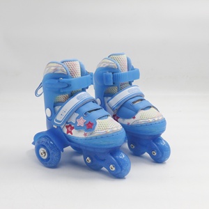 Pattini a rotelle per bambini con tripla protezione di sicurezza, 2 misure regolabili, ruote luminose divertenti, regalo fantastico per bambini - Product Image 1