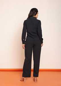 Conjunto de Dos Piezas para Mujer con Camisa Detallada con Pedrería y Pantalones, Atuendo Elegante con Adornos Brillantes, Estilo Moderno - Product Image 6