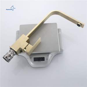 Grifo de agua para fregadero de cocina dorado de un solo mango a precio de fábrica - Product Image 5