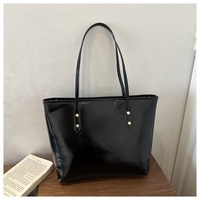Tas Tote Terbaru 2026 Kapasitas Besar Modis Wanita dengan Ritsleting, Gaya Urban Simpel Korea, Warna Solid