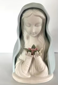 Busto de Cerámica Vintage de la Virgen María con Túnica Azul y una Rosa Rosa - Product Image 3
