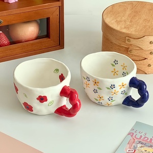 Tasse à fleurs en céramique élégante de 260 ml avec poignée torsadée, peinte à la <span class=keywords><strong>main</strong></span> <span class=keywords><strong>sous</strong></span> glaçure, vente en gros pour le thé, le café, cadeau - Product Image 2