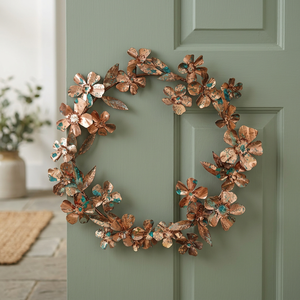 Corona Floral de Cobre Hecha a Mano, Decoración Rústica para Colgar en la Pared, Redonda, Sin Iluminación, Flores Metálicas Artesanales, Adorno Artístico para el Hogar - Product Image 4