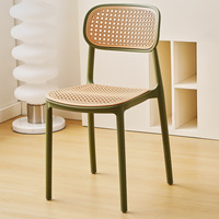 Chaise de restaurant commerciale à prix d'usine, chaise de salle à manger en plastique avec assise en rotin tressé de style nordique pour café, bistrot, hôtel