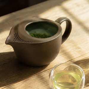 Théière élégante personnalisable en finition marron de qualité supérieure, couleurs japonaises, pour un confort quotidien - Product Image 1