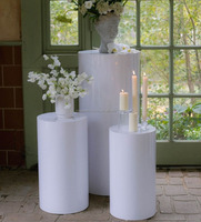 Socle cylindrique blanc moderne en fer style vague pour décoration de mariage, table de desserts, événements et fêtes