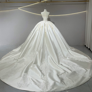 Vestido de Novia JFH69 de Satén Real con Escote Corazón, Cola Capilla, Apliques de Cristal Modernos, Bordados y Flores con Lentejuelas - Product Image 2