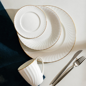 Linea oro bianco <span class=keywords><strong>Bone</strong></span> <span class=keywords><strong>china</strong></span> stoviglie in rilievo matrimonio caricabatterie in ceramica piatto piatto piatto ciotola tazza tazza di caffè liberamente abbinato - Product Image 6