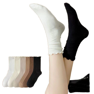 Calzini da donna in maglia tinta unita a metà polpaccio per la primavera estate Design Versatile in pizzo in bianco e nero - Product Image 1