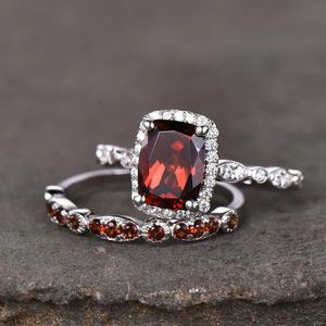 Anello Classico da Donna in Ottone con Incastonatura Pavé, Elegante Anello di Fidanzamento con Gemma, Gioiello di Moda - Product Image 2
