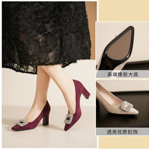 7188C-196 Escarpins en velours à bout pointu avec boucle en strass et talon bloc haut, chaussures formelles pour femmes - Product Image 1