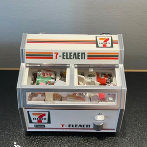 711ミニ冷蔵庫マグネット LEDライト付き 1/12スケール冷凍庫モデルデザイン ドールハウス用キッチンデコレーション - Product Image 4