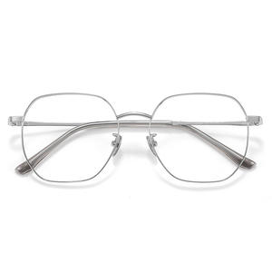 Lunettes optiques à monture polygonale en titane pour hommes, design large à bord complet, pour la myopie - Product Image 3