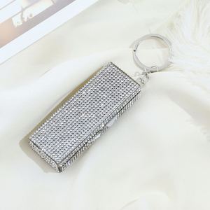 Vente en gros de boîtes à pilules en métal portables de petite taille avec strass et diamants, porte-clés brillant - Product Image 4