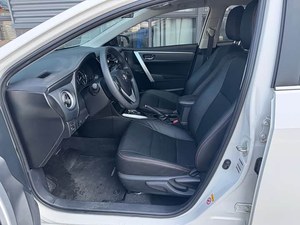 Toyota Corolla <span class=keywords><strong>LE</strong></span> Hybride d'occasion 2018, 5 places, ABS, ESC, phares LED, norme Euro IV, transmission automatique, sièges en tissu, conduite à gauche - Product Image 6